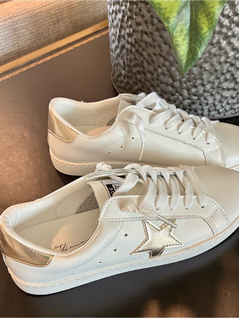 Vintage Savana White Sneakers ”Carla” in white Gold Foil Size 8 NWOT - Picture 2 of 11